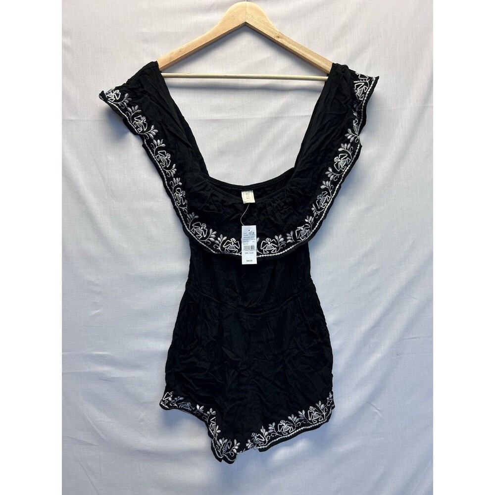 Me To We Women’s Romper Small Black Embroidered Aztec Flutter Sleeves Pockets!